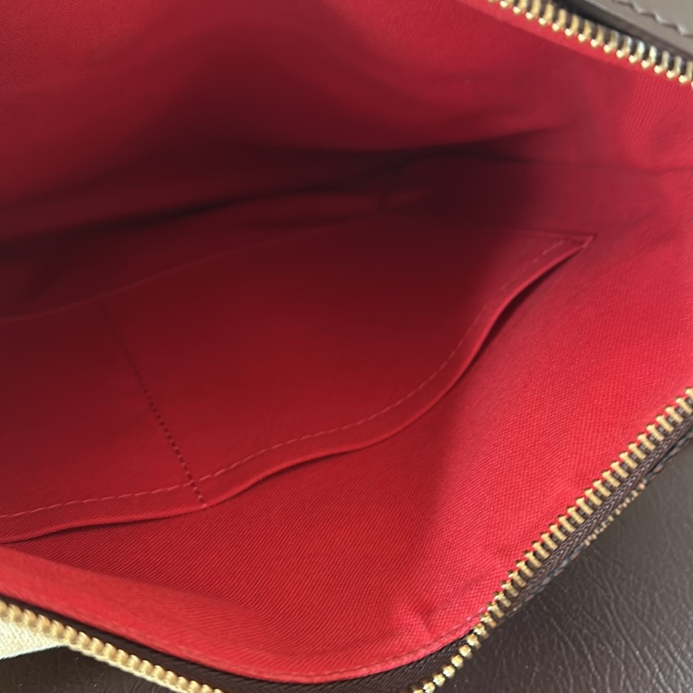 Louis Vuitton Damier Crossbody - Picture 14 of 16